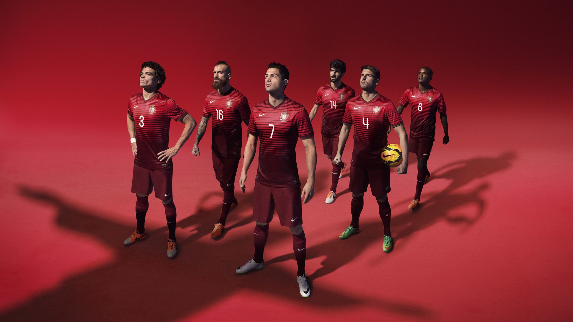 足球联赛球队战术风格多样化，足球战术体系和策略