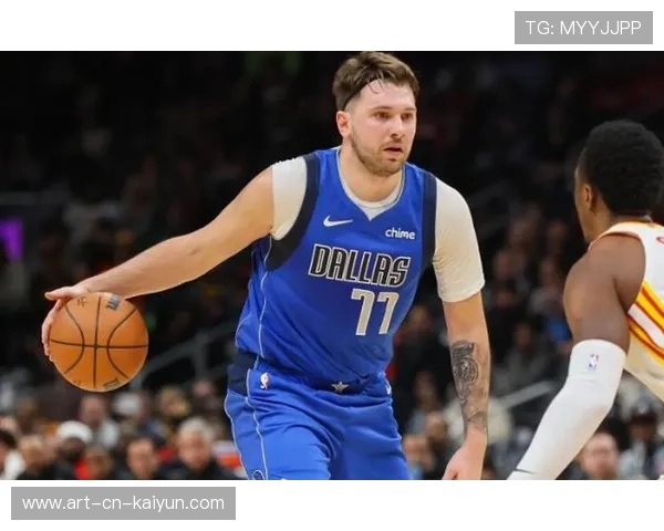 东契奇站在中圈,达拉斯独行侠等最后一击