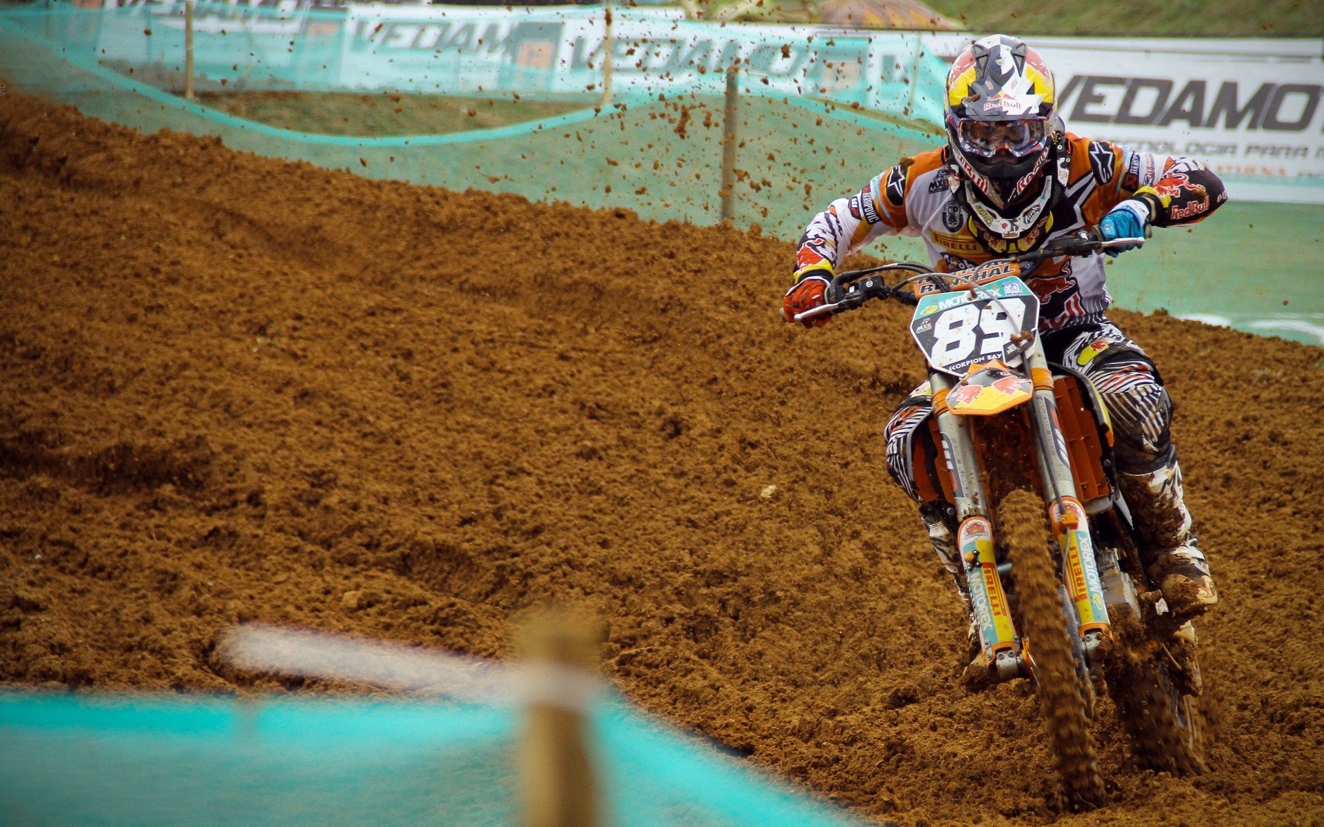 “垒球决战激烈进行！新都赛场悬念迭起”