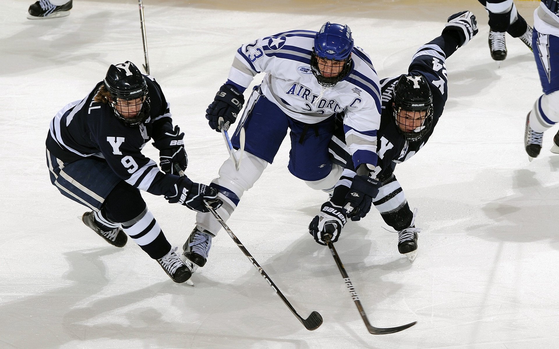 球员在转换进攻中节奏的临场判断能力，转身进攻犯规